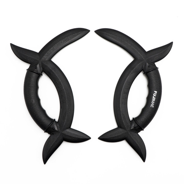 Training Shuang Yue Daggers 