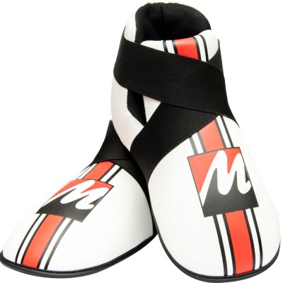 Coups de pied, protège-pieds, équipement de pied
