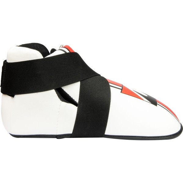 Coups de pied, protège-pieds, équipement de pied