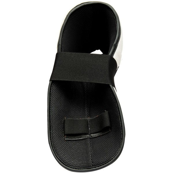 Coups de pied, protège-pieds, équipement de pied