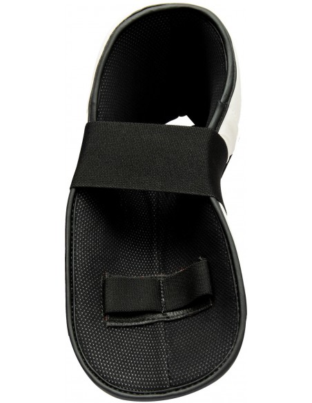 Coups de pied, protège-pieds, équipement de pied   Coups de pied, protège-pieds, équipement de pied
