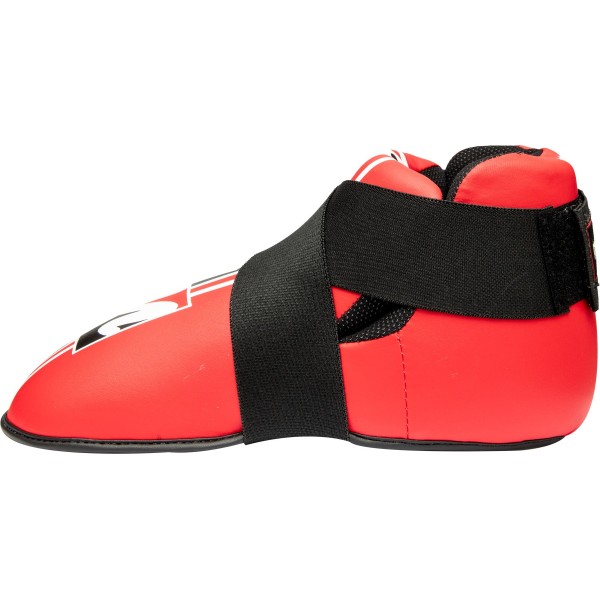 Coups de pied, protège-pieds, équipement de pied