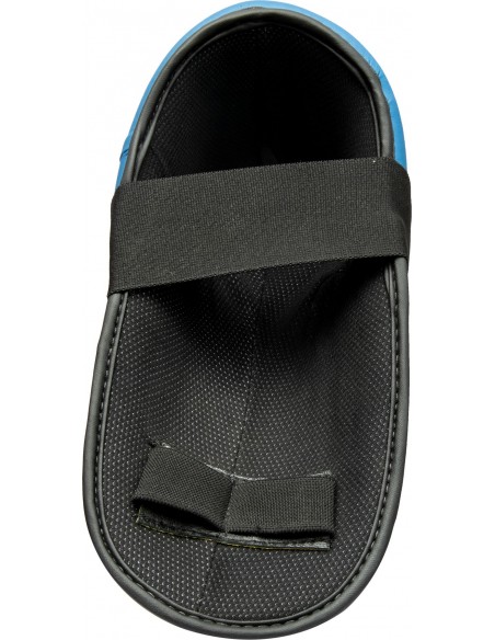 Coups de pied, protège-pieds, équipement de pied   Coups de pied, protège-pieds, équipement de pied